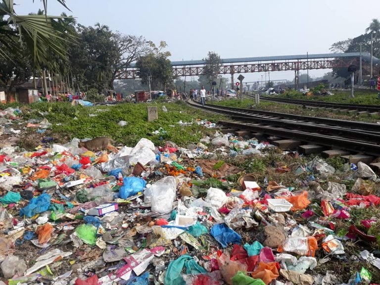 ময়মনসিংহ মিন্টু কলেজ রেল ক্রসিং ।