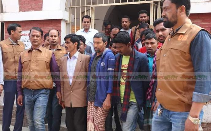 ময়মনসিংহ ডিবি’র হাতে হালুয়াঘাট পৌর কাউন্সিলরসহ ১৪ জুয়াড়ি গ্রেপ্তার