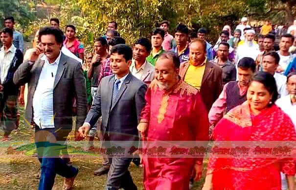 কৈতরবাড়ী বিলের পানি বন্ধ পরিদর্শনে উপজেলা চেয়ারম্যান, ইউএনও