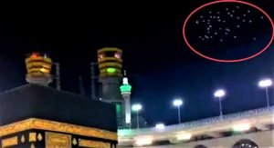 পাখিদের পবিত্র কা'বা শরীফ তাওয়াফ
