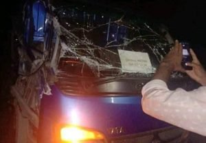 নেত্রকোনায় পিকআপ ভ্যানের সাথে ট্রাকের মুখোমুখি সংঘর্ষে ৫ স্কুল শিক্ষার্থী নিহত