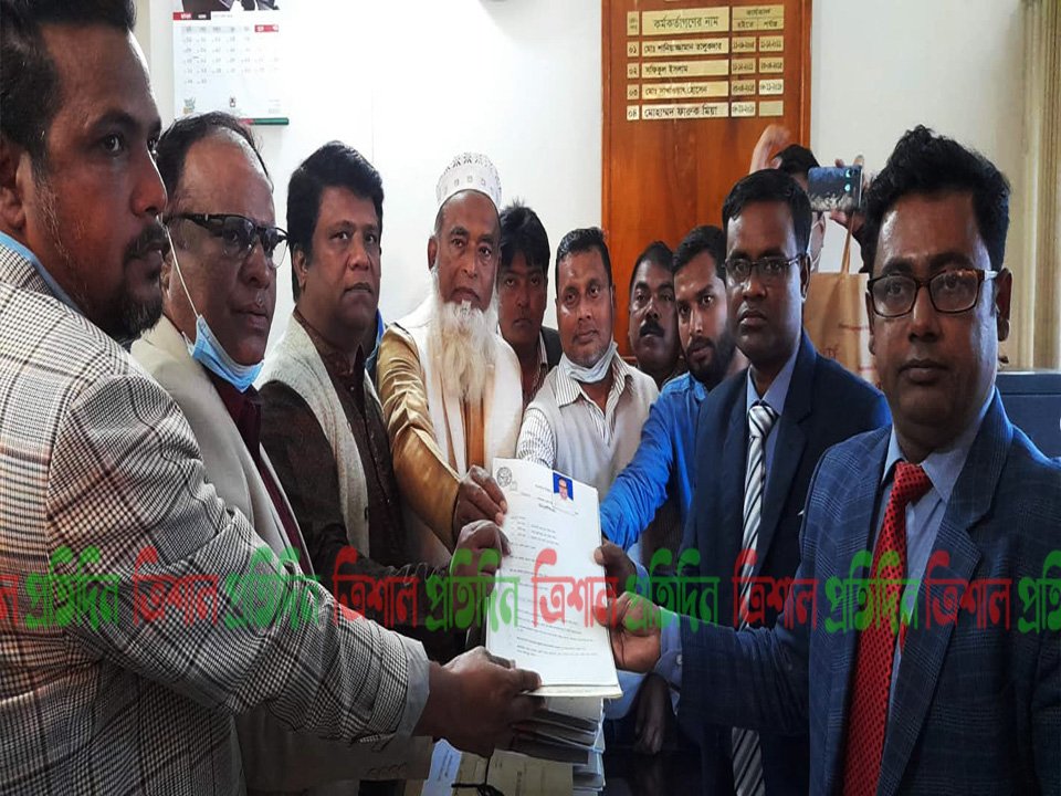 বিএনপি থেকে রুবাইয়াত হোসেন শামীমের মনোনয়ন পত্র দাখিল