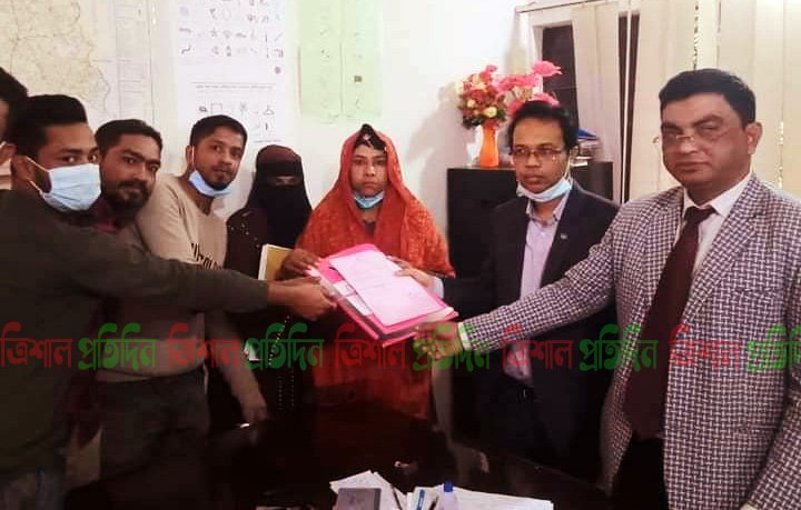 ভালুকা পৌর নির্বাচনে সংরক্ষিত মহিলা আসনে গোলাপি আক্তার মনোনয়ন পত্র দাখিল