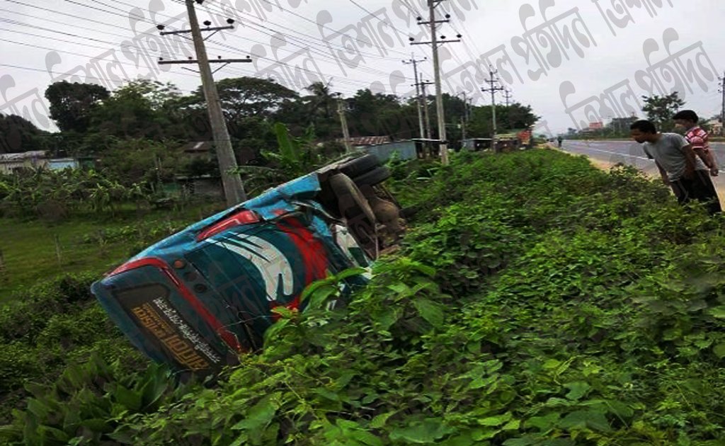 ময়মনসিংহের ভালুকায় মর্মান্তিক সড়ক দুর্ঘটনা