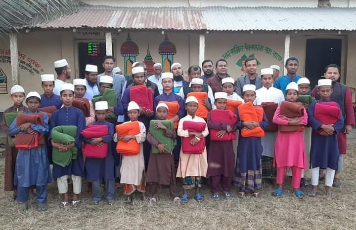 ফুলপুরে এতিমদের মাঝে কম্বল বিতরণে উপজেলা প্রেসক্লাব ও বিএমএসএফ