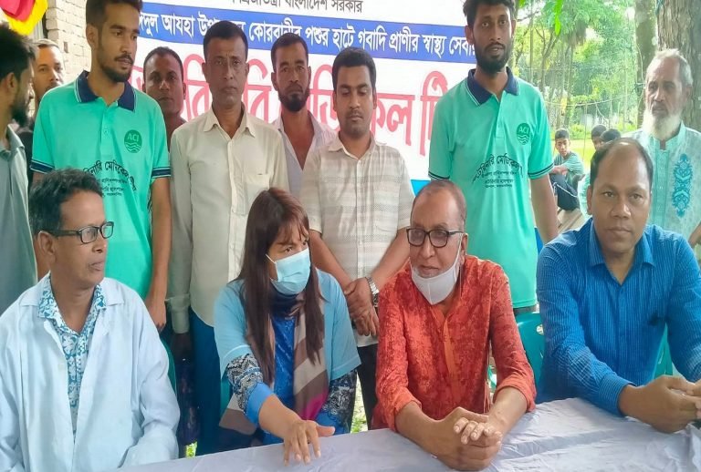 কোরবানির পশুর হাটে আব্দুল মতিন সরকার