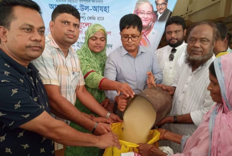 ঘাগড়ায়  ভিজিএফ বিতরণ কর্মসুচীর উদ্ভোধন