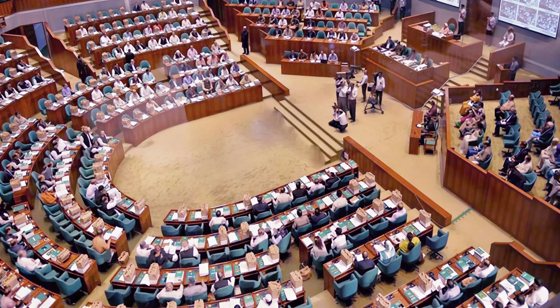 গণবিরোধী বিল পাসের অভিযোগে বিরোধীদলের ওয়াকআউট